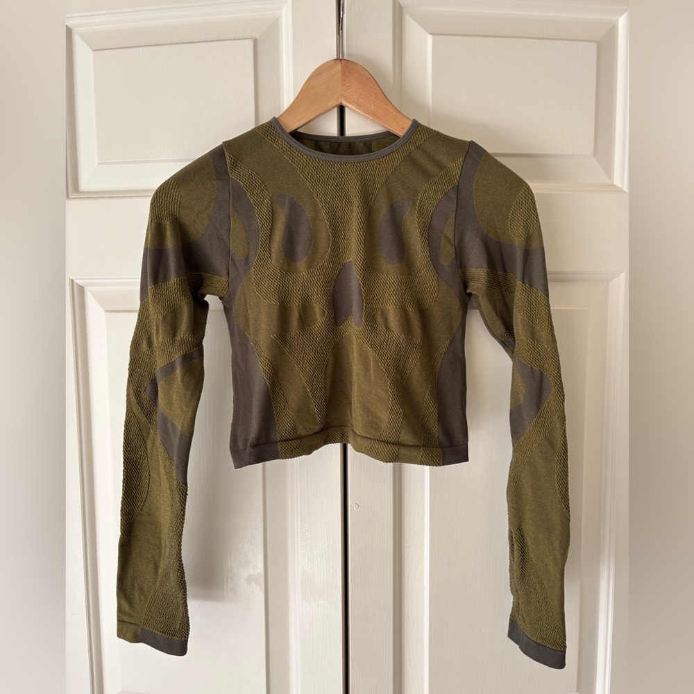 URBAN OUTFITTERS Olive Green Long Sleeve Women's Top M/L